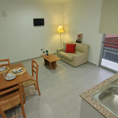 P. Ioannou Flats Apartamento Larnaca