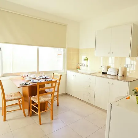 Apartamento P. Ioannou Flats Larnaca