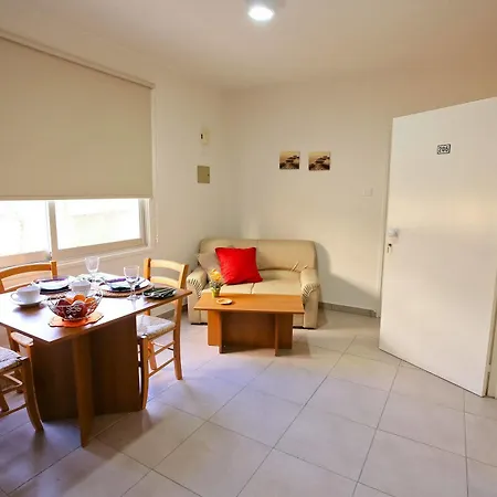 Apartamento P. Ioannou Flats Larnaca